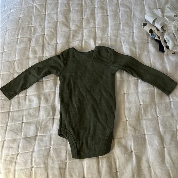 8 piece 6-9mo. Cozy Baby Boy Clothes (029) - Picture 15 of 16